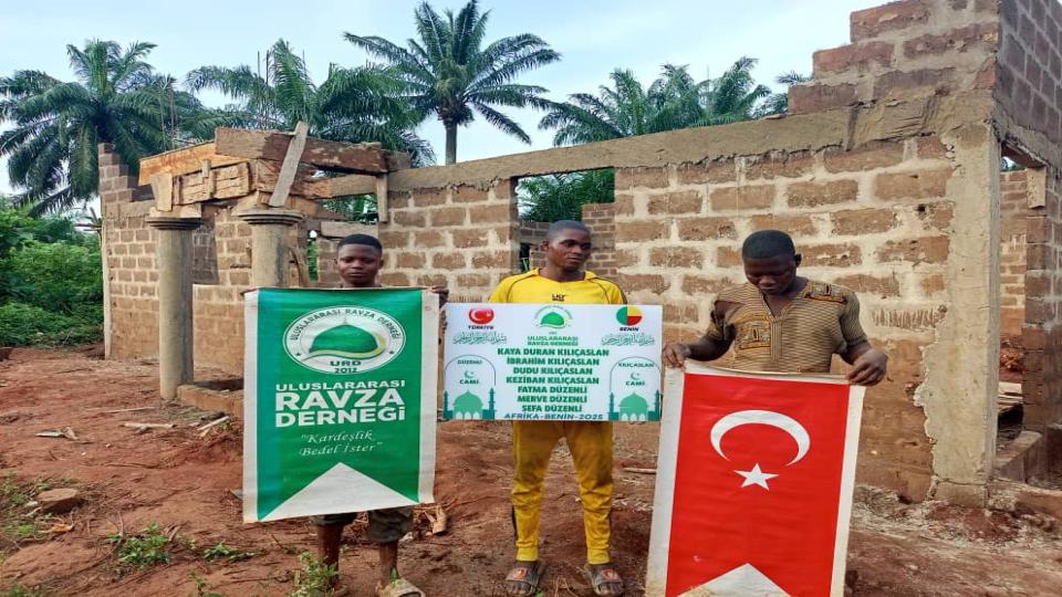 Afrika Benindeki Kılıçarslan & Düzenli Camii İnşa Çalışmaları Tüm Hızıyla Devam Ediyor.