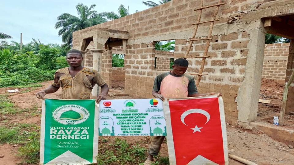 Afrika Benindeki Kılıçarslan & Düzenli Camii İnşa Çalışmaları Tüm Hızıyla Devam Ediyor.
