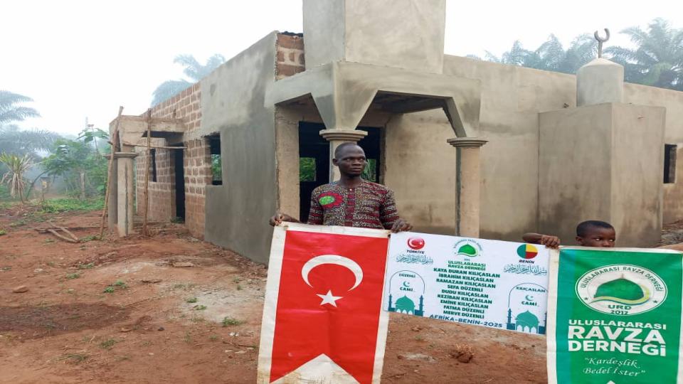 Afrika Benindeki Kılıçarslan & Düzenli Camii İnşa Çalışmaları Tüm Hızıyla Devam Ediyor.