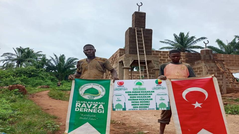 Afrika Benindeki Kılıçarslan & Düzenli Camii İnşa Çalışmaları Tüm Hızıyla Devam Ediyor.