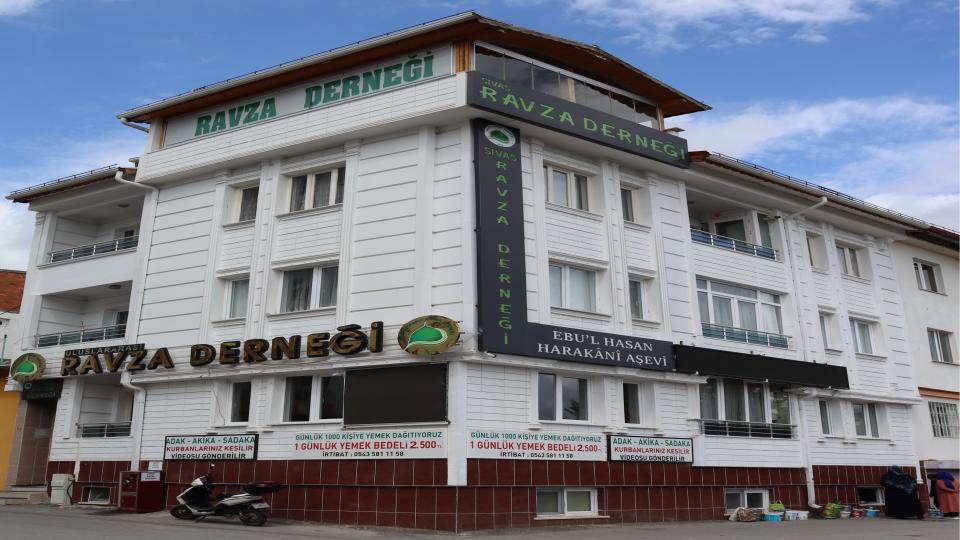 RAMAZAN’DA İHTİYAÇ SAHİPLERİ İÇİN BİR SOFRA DA SİZ KURUN