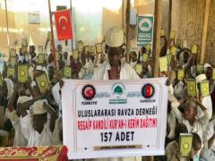 “Kur’an-ı Kerim Hediyesiyle Afrika’da Gönüllere Rahmet Taşıyoruz..