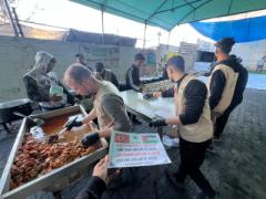 RAMAZAN BOYUNCA ONBİNLERCE GAZZELİ KARDEŞLERİMİZE İFTAR VERMEYE DEVAM EDECEĞİZ .