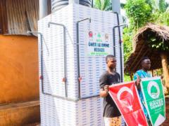 Afrika'da Benin'de Mart 2026 da açtığımız Depolu, Çok Çeşmeli Su Kuyumuz Allah’ın izniyle faaliyete geçmiştir.