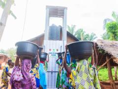 Afrika'da Benin'de Mart 2026 da açtığımız Depolu, Çok Çeşmeli Su Kuyumuz Allah’ın izniyle faaliyete geçmiştir.