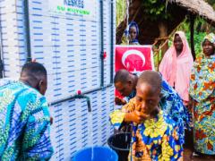Afrika'da Benin'de Mart 2026 da açtığımız Depolu, Çok Çeşmeli Su Kuyumuz Allah’ın izniyle faaliyete geçmiştir.