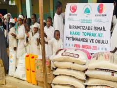 Afrika Kamerun\'da bulunan İhramcızade İsmail Hakkı Toprak Hz. yetimhane ve medresemizdeki çocuklarımızın 2026 Nisan ayı itibariyle aylık iaşeleri alınmıştır. 
