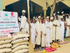 Afrika Kamerun'da bulunan İhramcızade İsmail Hakkı Toprak Hz. yetimhane ve medresemizdeki çocuklarımızın 2026 Nisan ayı itibariyle aylık iaşeleri alınmıştır. 