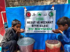 Değerli hayırsever Mesut ve Nezahat Bıyık'ın katkıları ile Pakistan'da açılan motorlu ve iki çeşmeli su kuyumuz hizmete girmiştir.