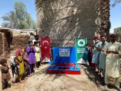 Değerli hayırsever Mesut ve Nezahat Bıyığın katkıları ile Pakistan\'da açılan motorlu ve iki çeşmeli su kuyumuz hizmete girmiştir.