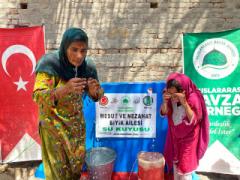 Değerli hayırsever Mesut ve Nezahat Bıyığın katkıları ile Pakistan\'da açılan motorlu ve iki çeşmeli su kuyumuz hizmete girmiştir.