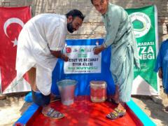 Değerli hayırsever Mesut ve Nezahat Bıyık'ın katkıları ile Pakistan'da açılan motorlu ve iki çeşmeli su kuyumuz hizmete girmiştir.