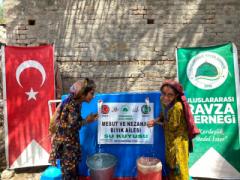 Değerli hayırsever Mesut ve Nezahat Bıyık'ın katkıları ile Pakistan'da açılan motorlu ve iki çeşmeli su kuyumuz hizmete girmiştir.