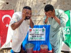 Değerli hayırsever Mesut ve Nezahat Bıyığın katkıları ile Pakistan\'da açılan motorlu ve iki çeşmeli su kuyumuz hizmete girmiştir.