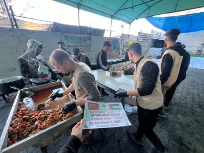 RAMAZAN BOYUNCA ONBİNLERCE GAZZELİ KARDEŞLERİMİZE İFTAR VERMEYE DEVAM EDECEĞİZ .